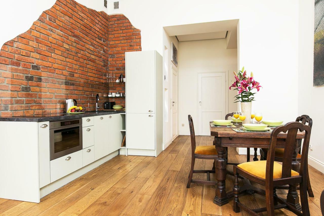 Old Town Brigue Apartment By Otium Krasków Exterior foto