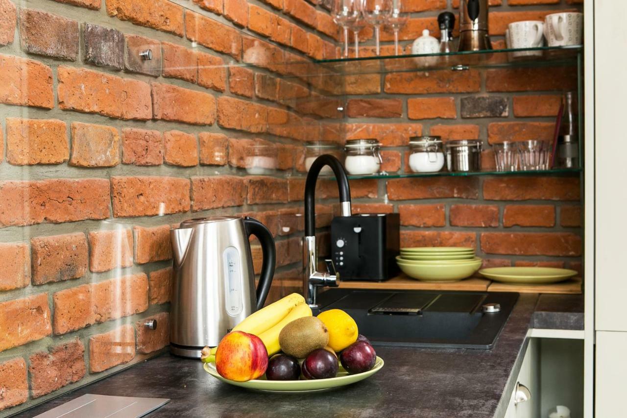 Old Town Brigue Apartment By Otium Krasków Exterior foto