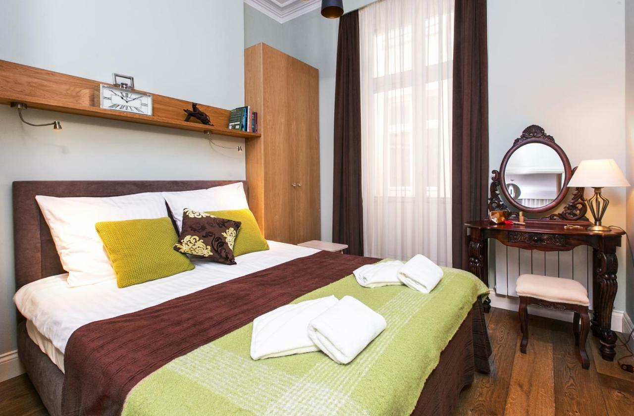 Old Town Brigue Apartment By Otium Krasków Exterior foto