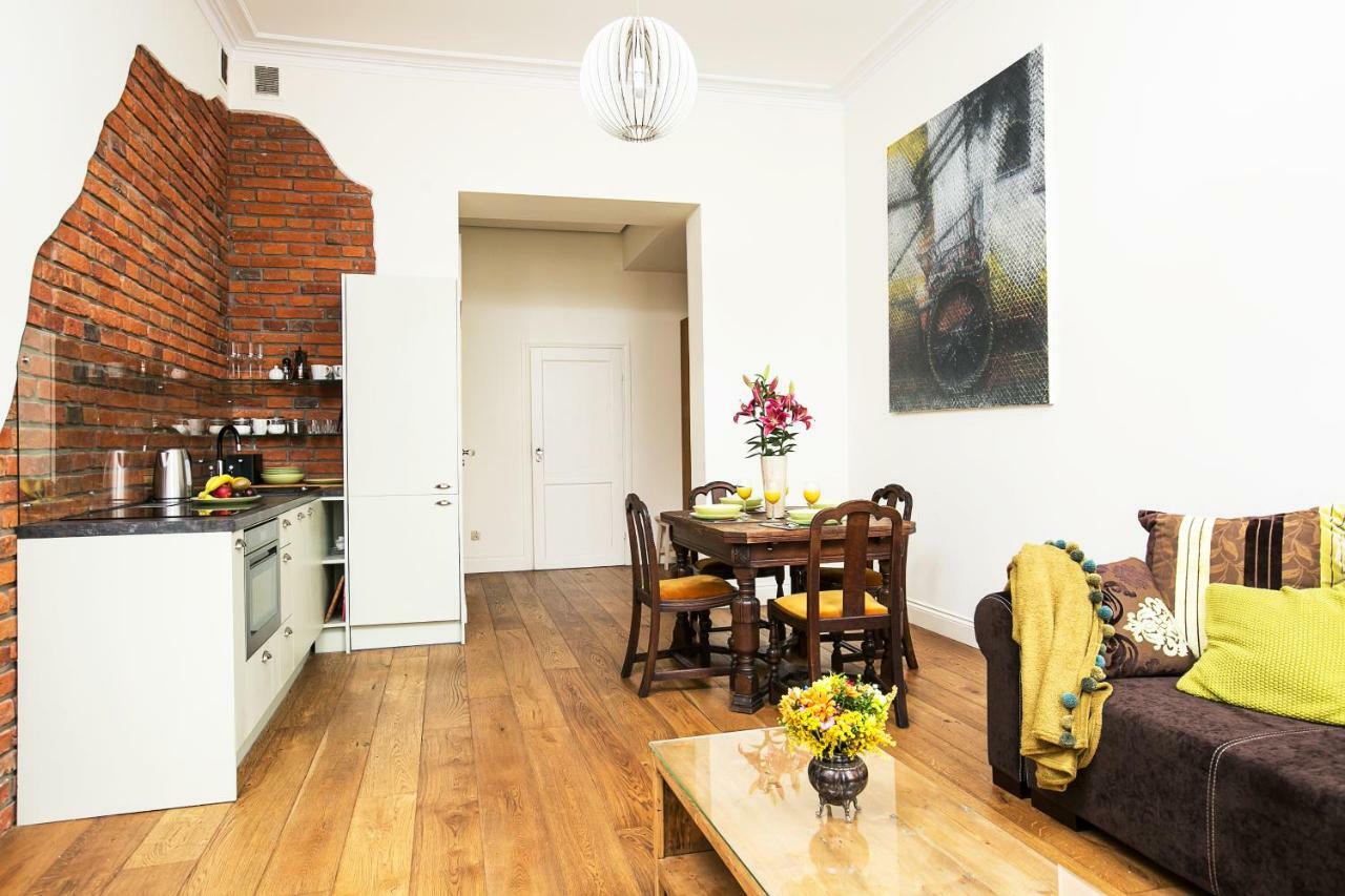 Old Town Brigue Apartment By Otium Krasków Exterior foto